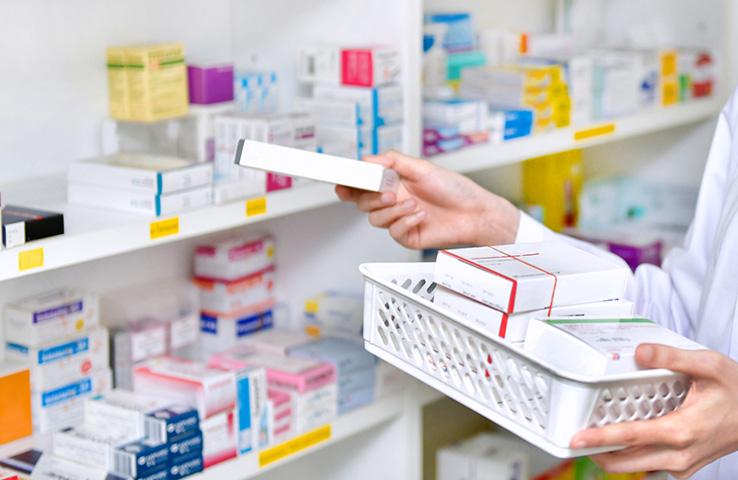 Stockage des médicaments dans la pharmacie du cabinet médical